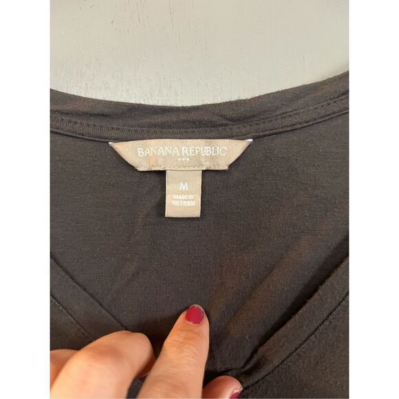 Women’s Banana Republic Gray V-Neck Top size medium - Picture 6 of 8